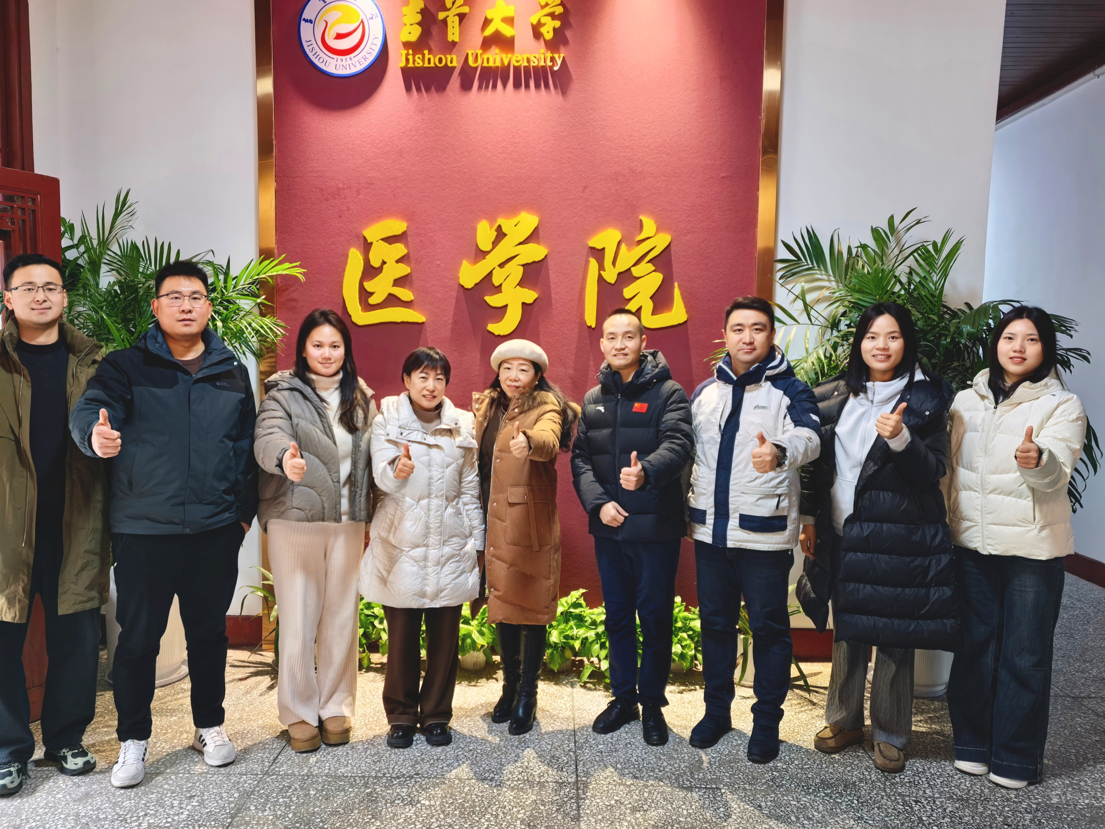 bv伟德国际1946研究生院彭立平来公司开展辅导员科研、竞赛座谈会